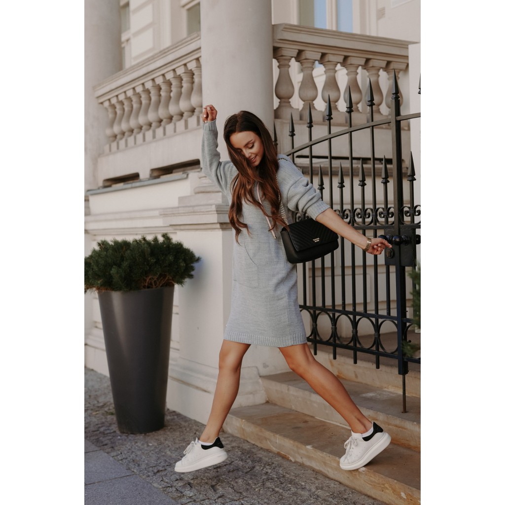 Swetrowa sukienka sportowa z kieszenią LSG132