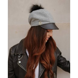 Czapka z wełną z daszkiem i pomponem LGK118