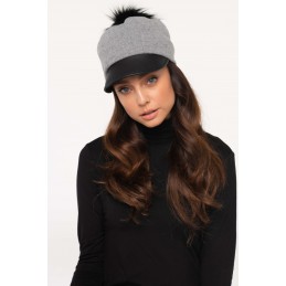 Czapka z wełną z daszkiem i pomponem LGK118
