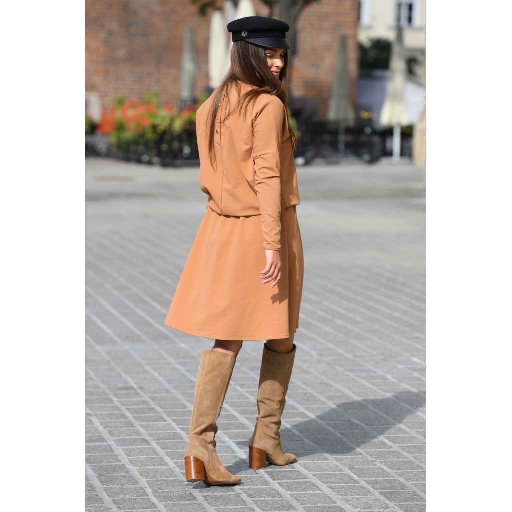 Bawełniana sukienka z guziczkami z tyłu L347